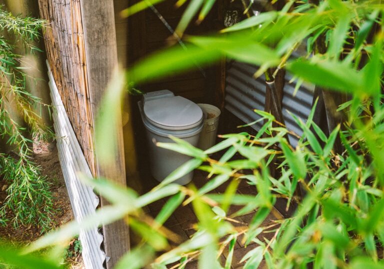 Waterless Composting Toilets. No Smell, No Water! » Water Wally